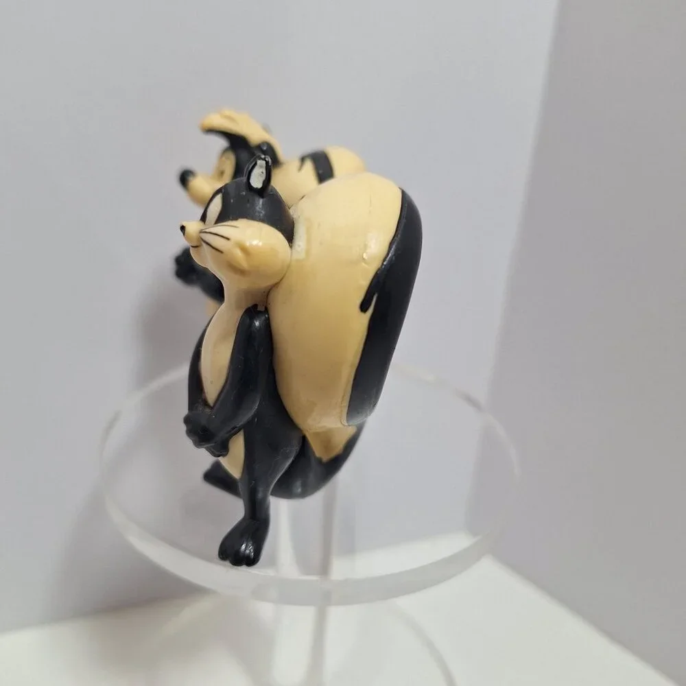 Pepé Le Pew & Penelope Figure Heart-Shaped Romantic  1985 - Picture 8 of 15